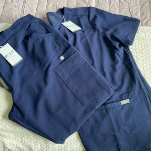 FIGS navy scrub set (size L)